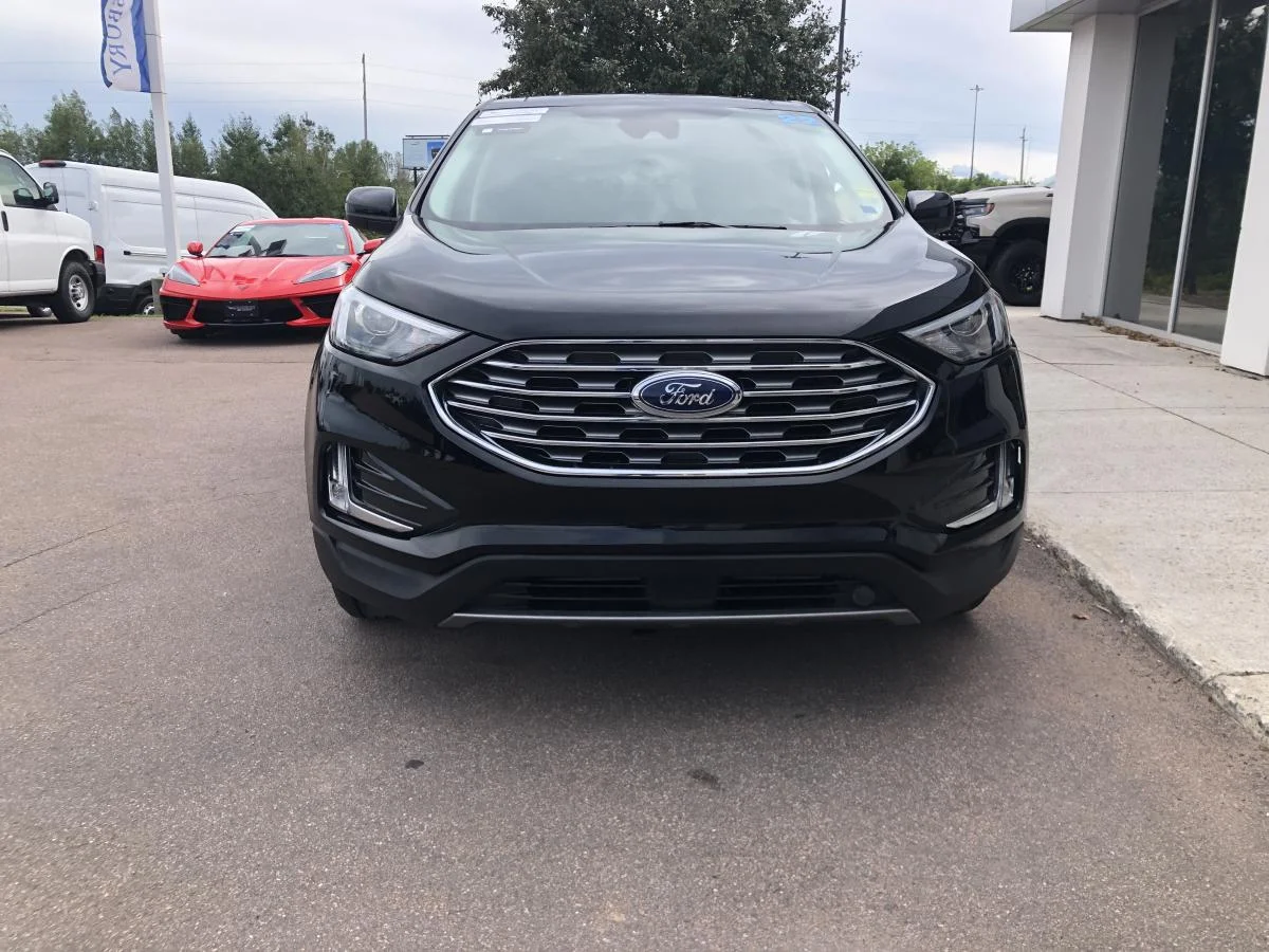 Used 2022 Black Ford SEL AWD image 4