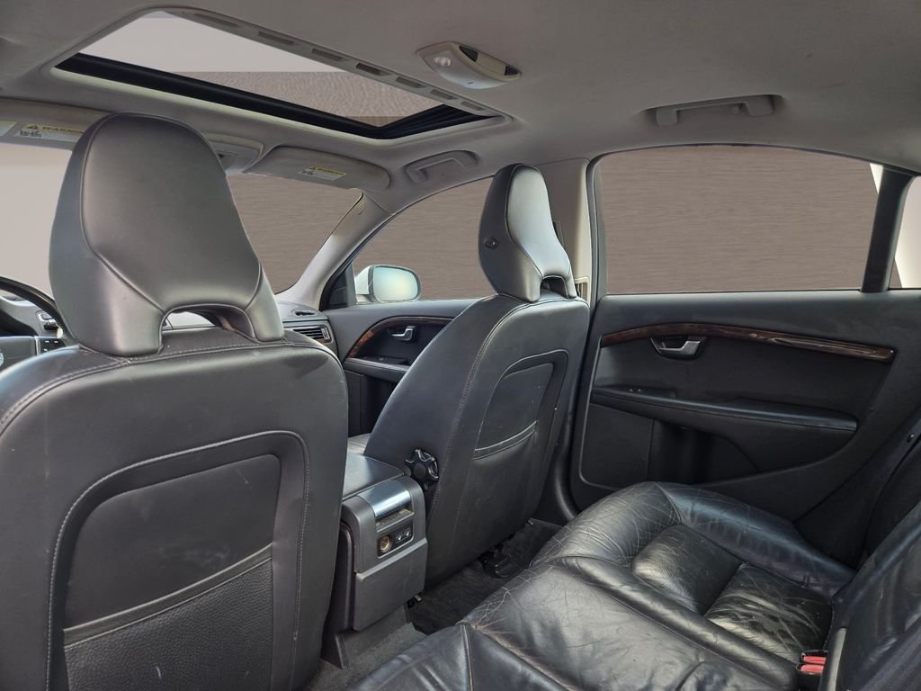 Used 2012 White Volvo 3.2 image 13