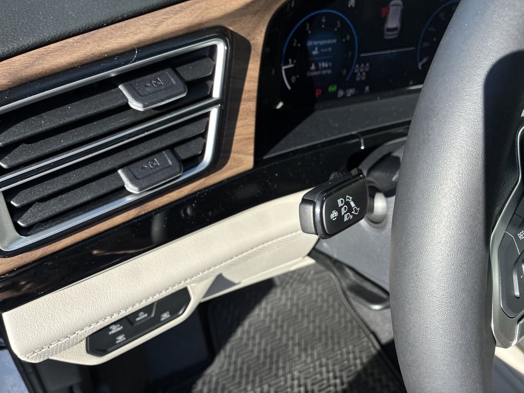 New 2026 White/off-white Volkswagen SE image 21