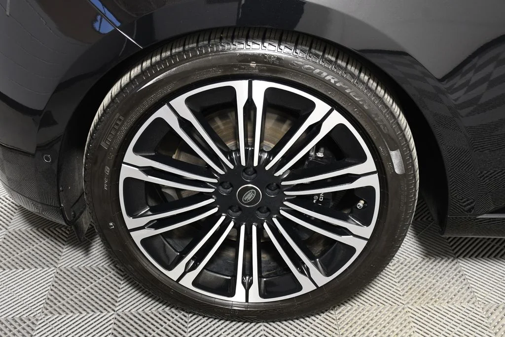 Used 2025 Santorini Black Metallic Land Rover Autobiography image 11