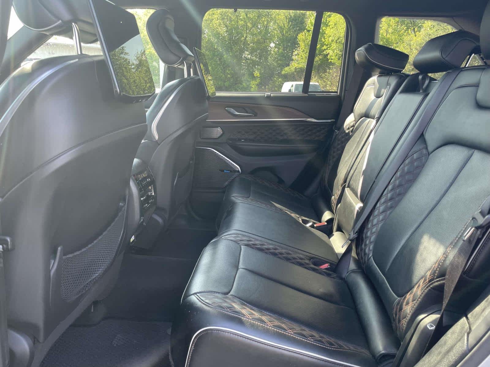 Used 2023 Silver Jeep Summit 4x4 image 19