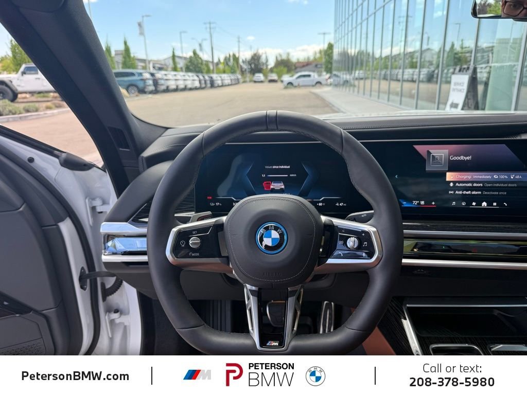Used 2025 Mineral White Metallic BMW xDrive60 image 17