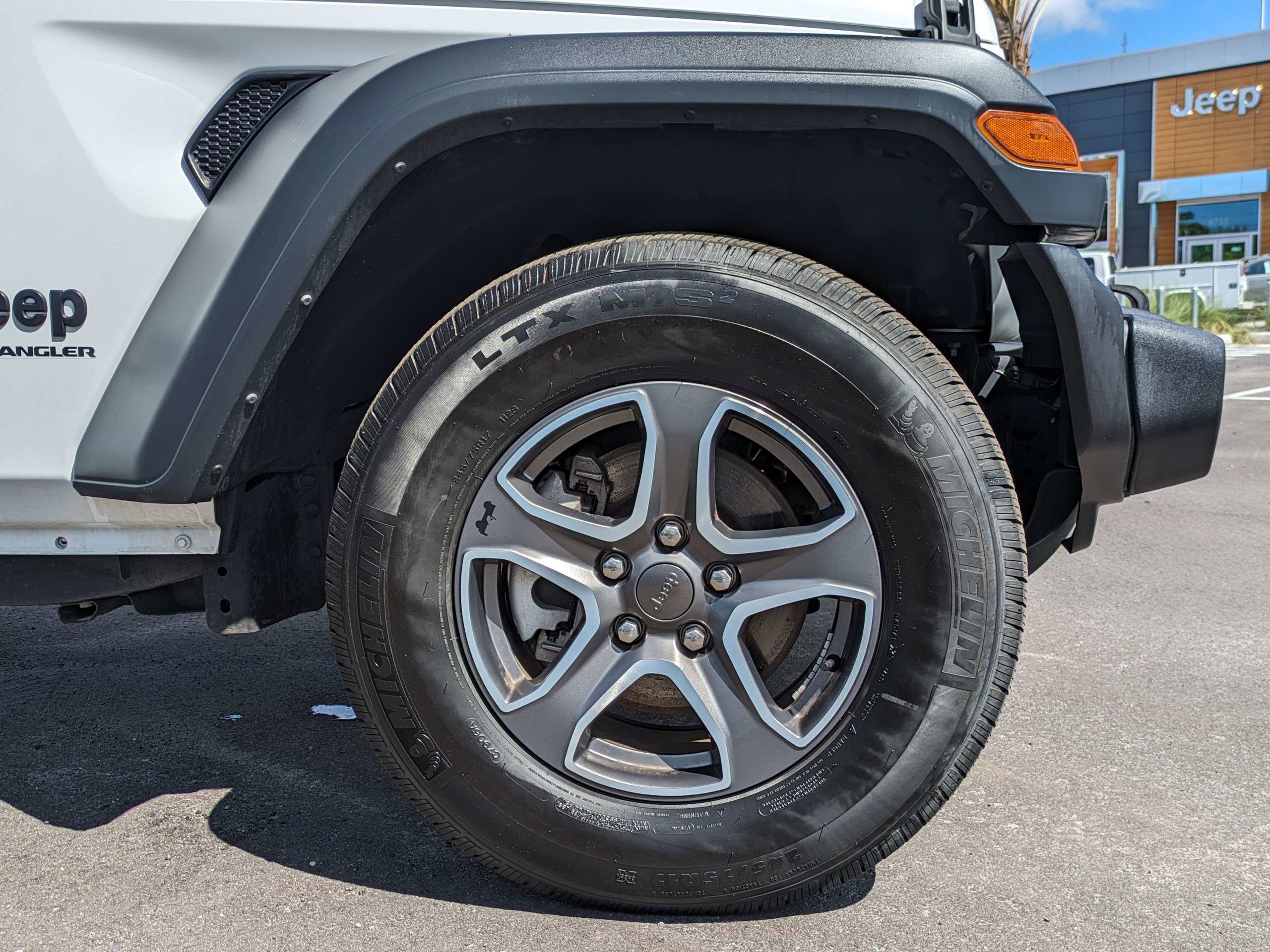 Used 2023 White Jeep Sport S image 11