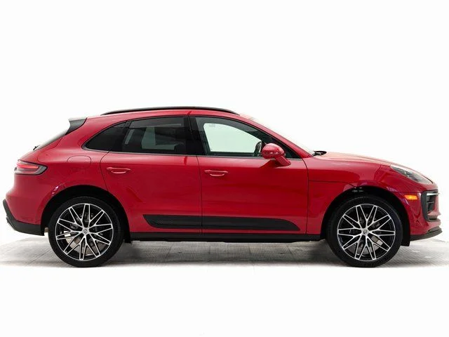 2025 Porsche Macan - Photo 32