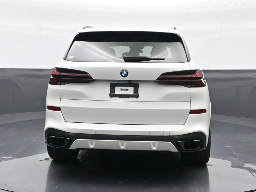 Used 2024 White BMW sDrive40i image 16
