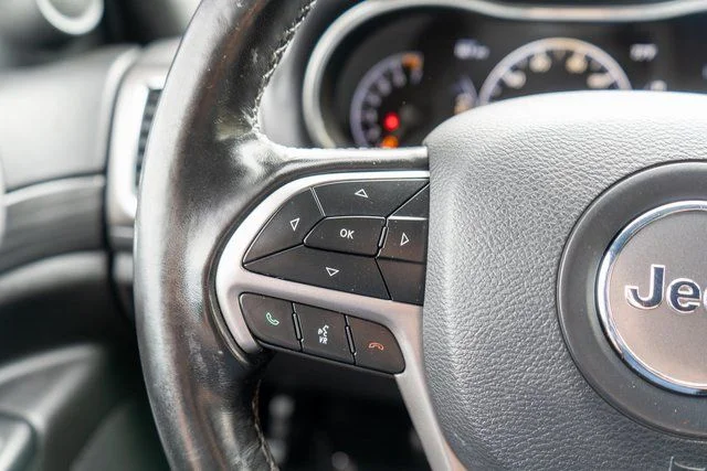 Used 2020 Black Jeep Laredo E image 24
