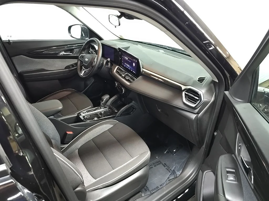 Used 2024 Black Chevrolet LT image 18