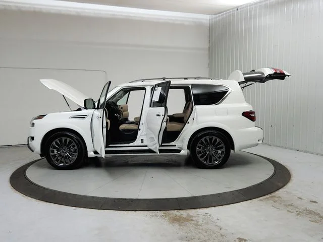 Used 2024 White Nissan Platinum image 13