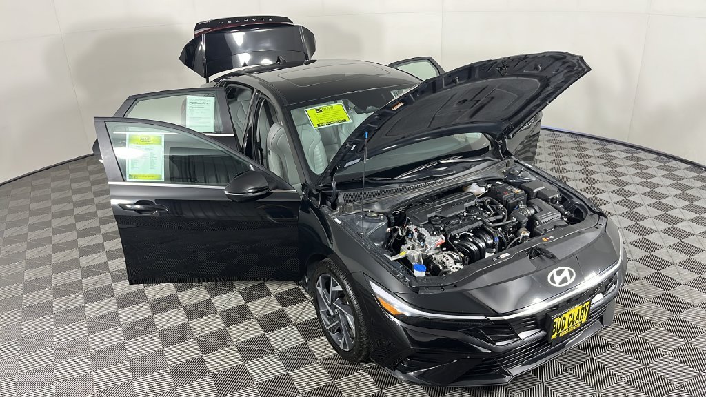 2024 Hyundai Elantra Limited - Photo 14