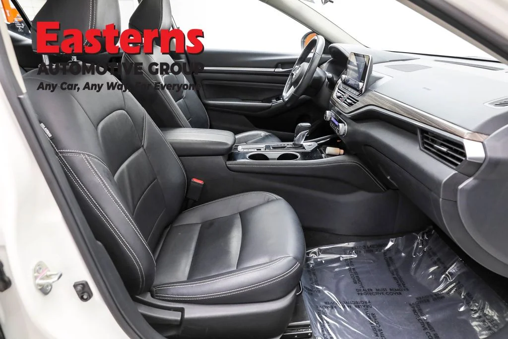 Used 2022 White Nissan 2.5 SL image 23