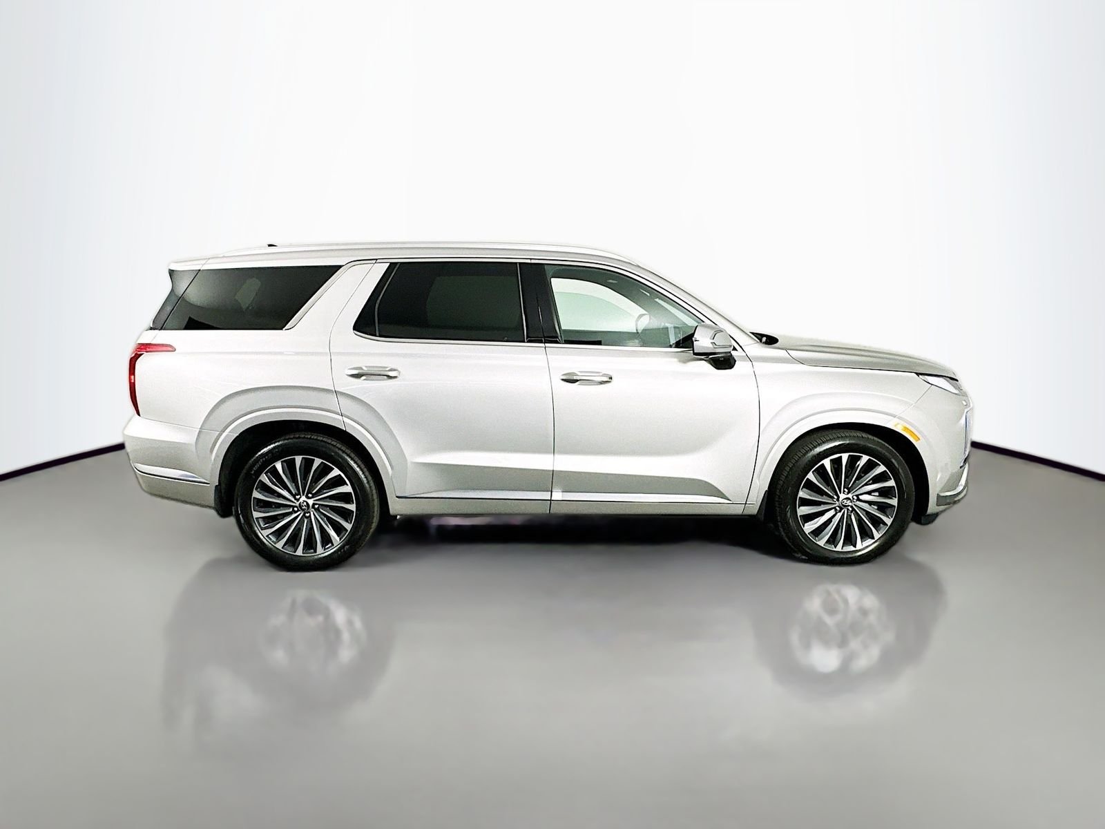 Used 2025 Silver Hyundai Calligraphy image 8