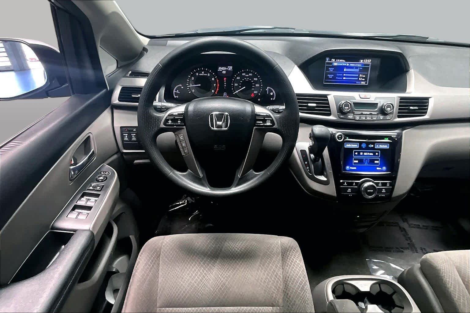 Used 2016  Honda SE image 5