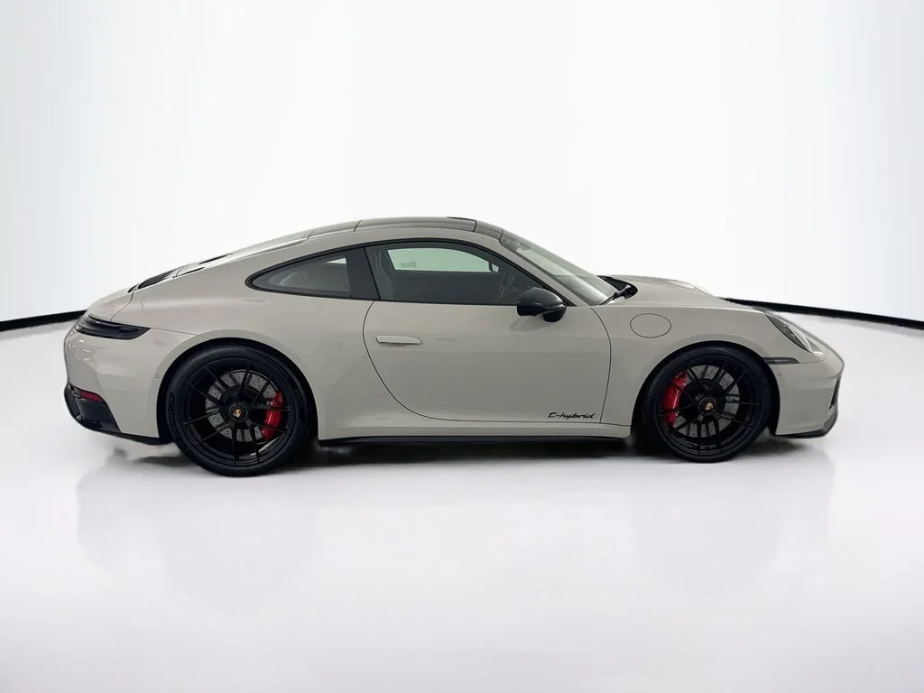 Used 2026  Porsche Carrera 4 GTS image 4