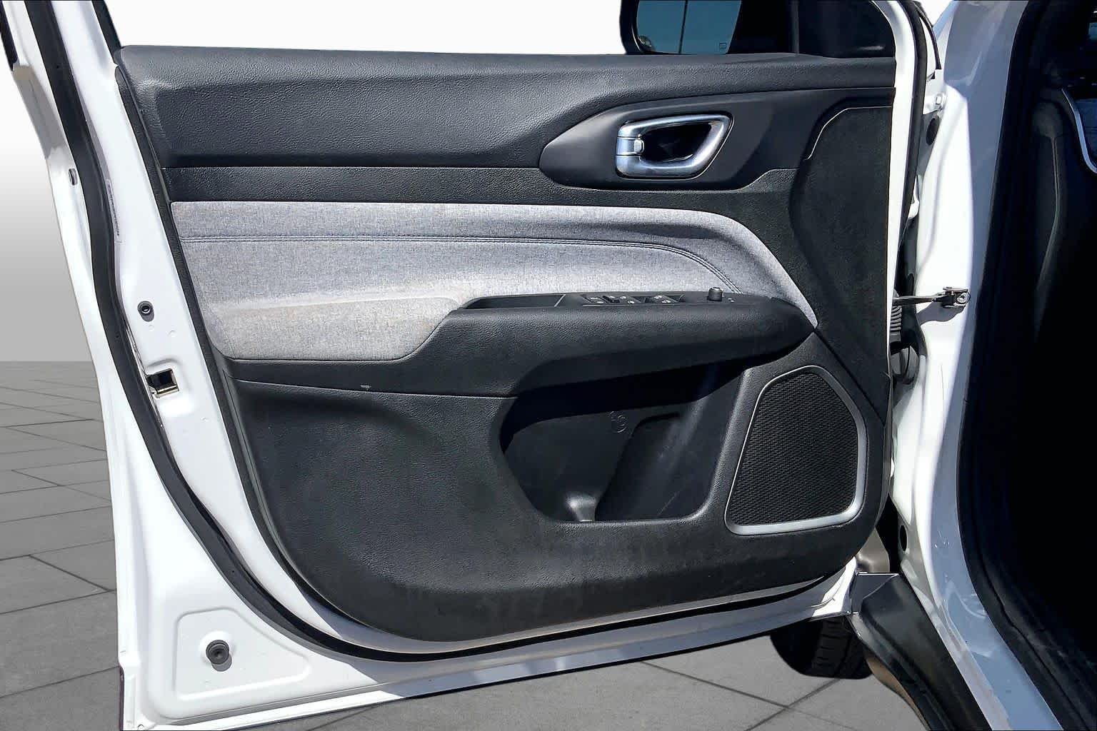 Certified Used 2023 Bright White Clearcoat Jeep Latitude image 22