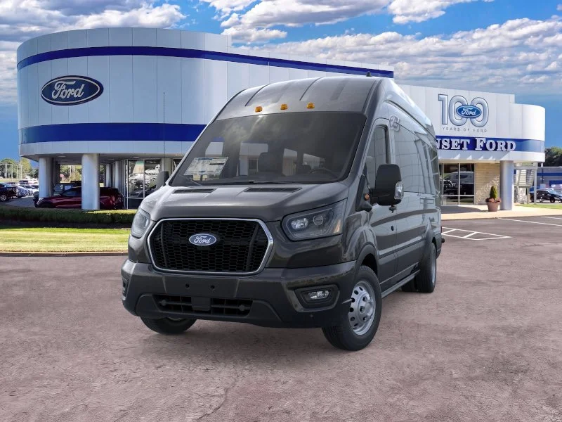 New 2026 Agate Black Metallic Ford XLT image 2