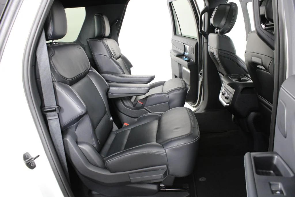 New 2027 Star White Metallic Tri-Coat Ford Platinum image 14