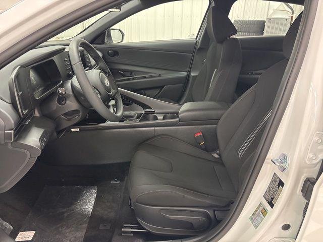 New 2026 White Hyundai SEL Sport Premium image 6