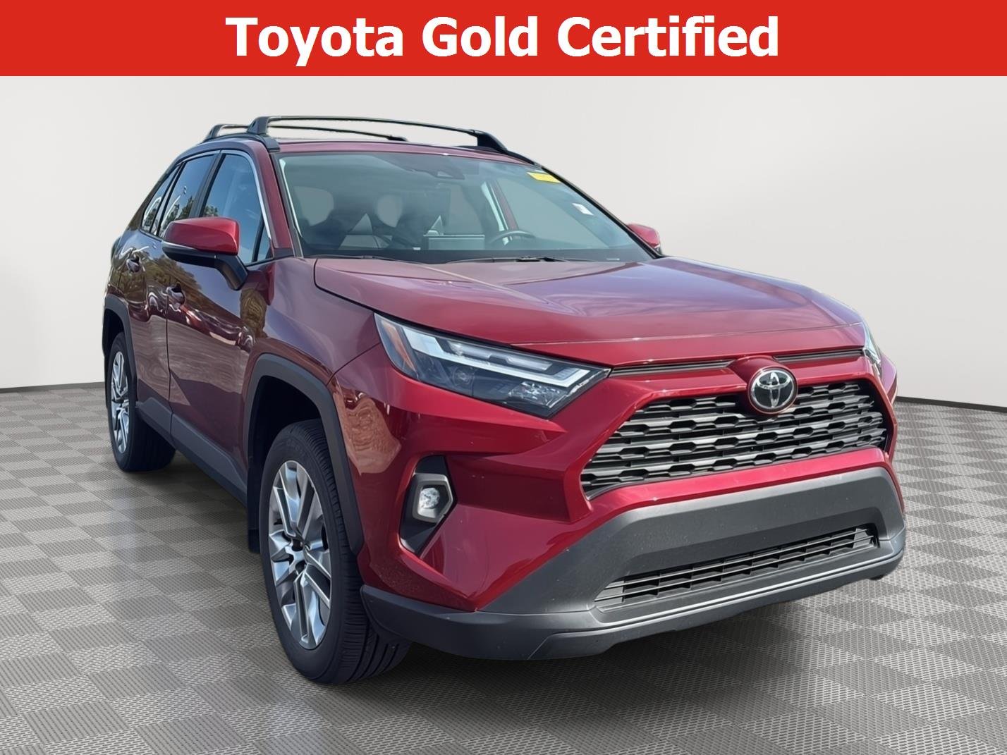 Used 2025 Ruby Flare Pearl Toyota XLE Premium image 1