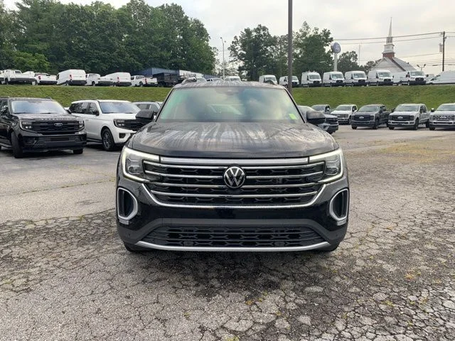 Used 2025  Volkswagen 2.0T SE w/Technology image 3