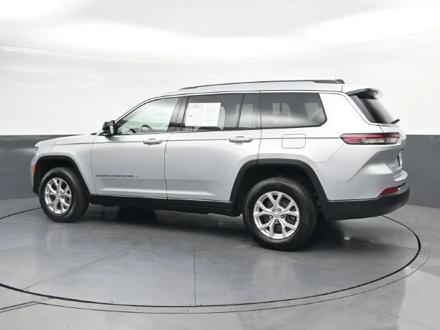 Used 2023 Silver Jeep Limited image 5