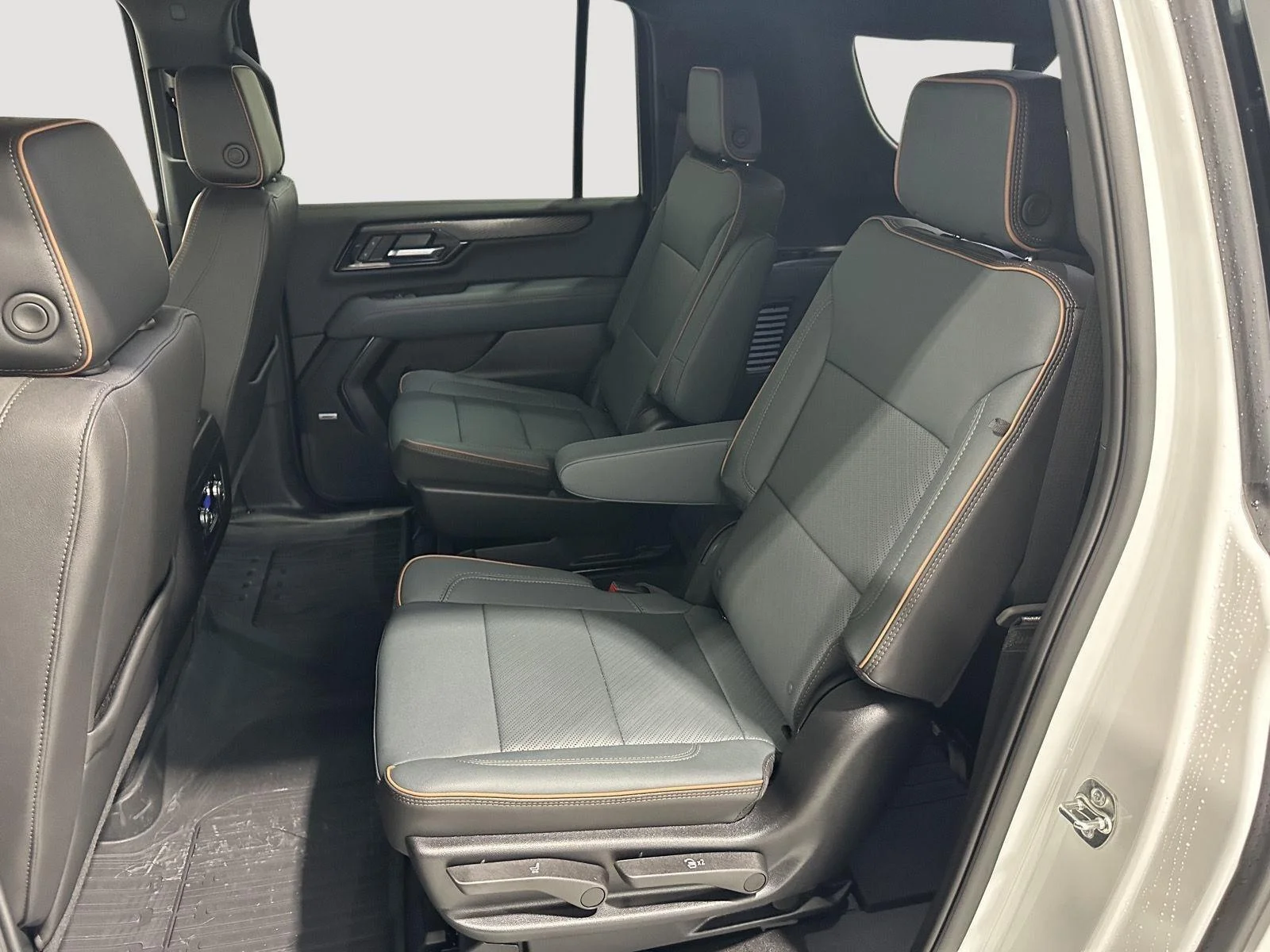 Used 2026 Summit White GMC AT4 image 24