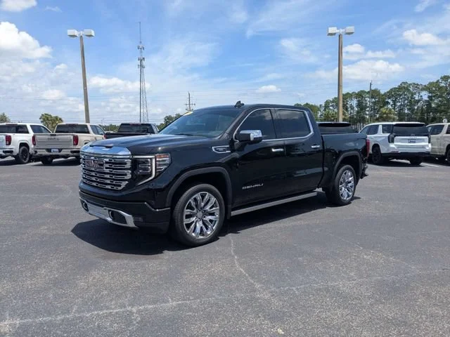 Used 2025 Onyx Black GMC Denali image 7