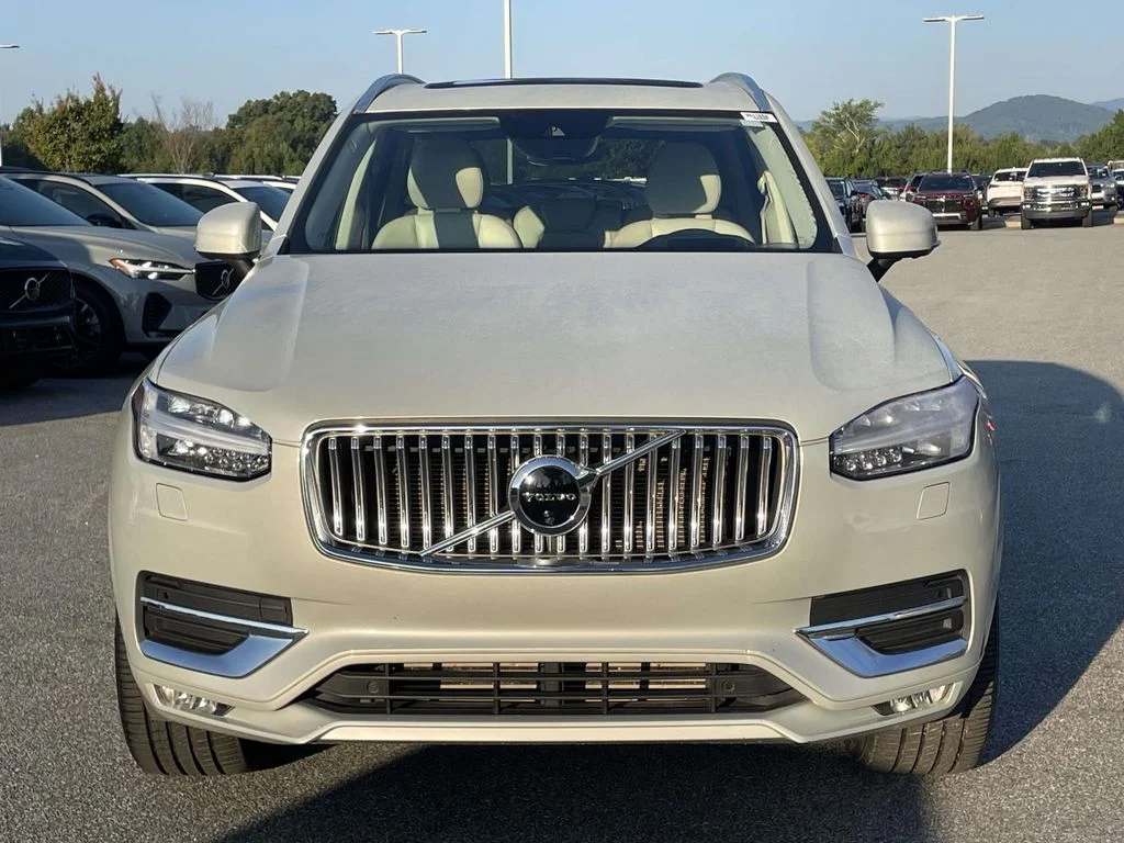 Used 2021 Birch Light Metallic Volvo Inscription image 24