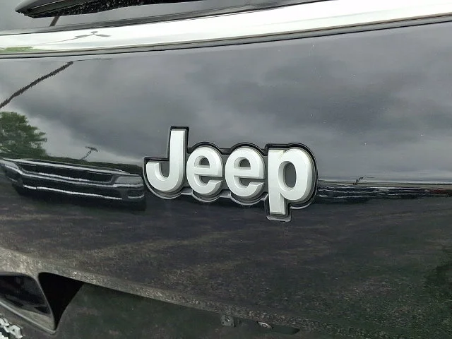 Used 2025 Black Jeep Laredo image 29