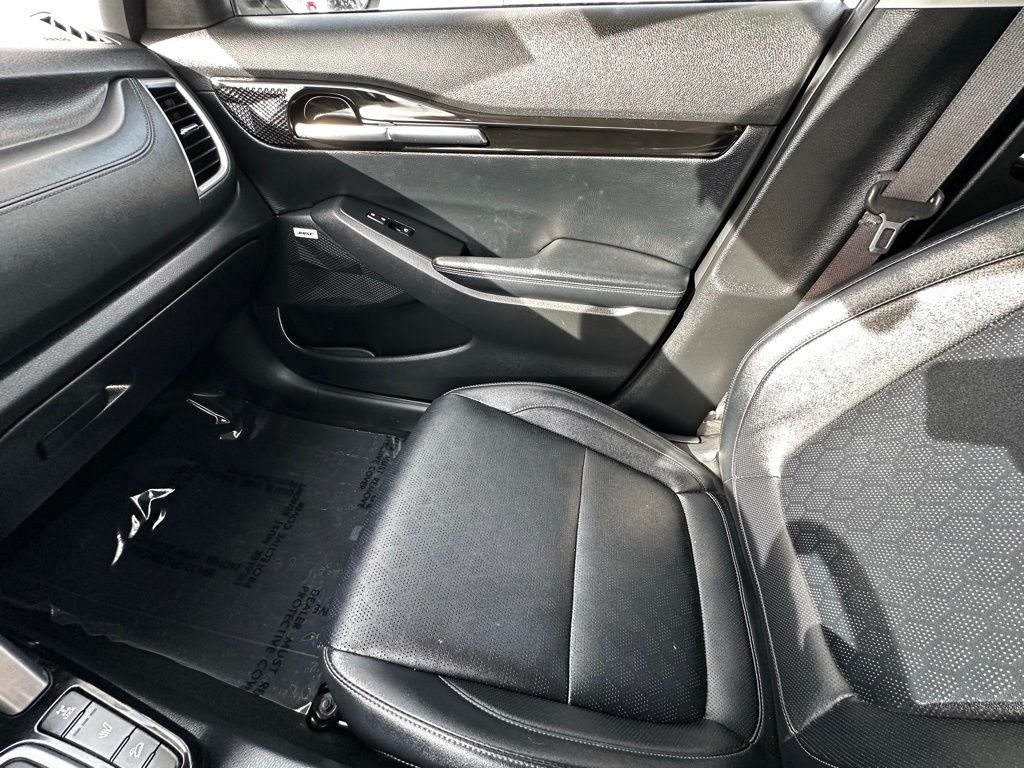 Used 2021 White Kia SX image 26