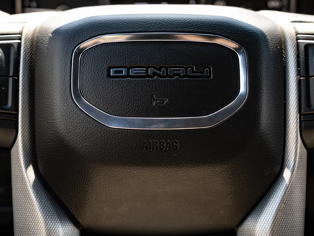 Used 2021 Onyx Black GMC Denali image 33