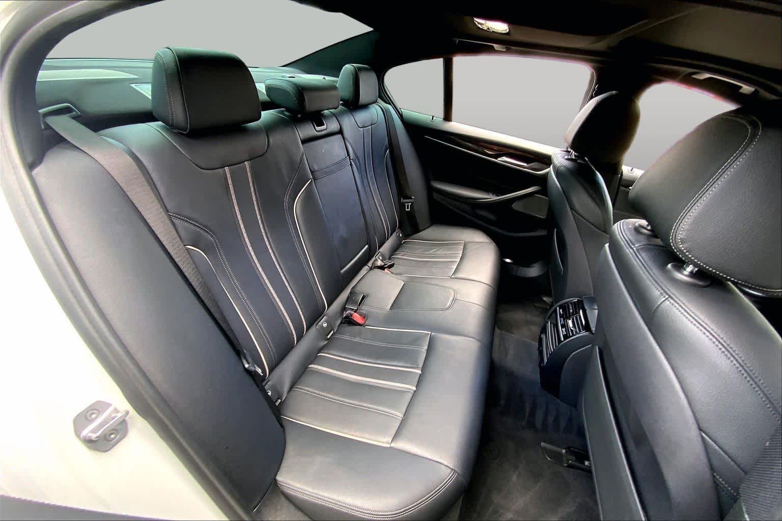 Used 2018 Mineral White Metallic BMW 540i image 19