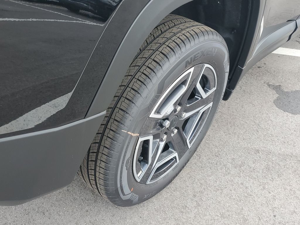 New 2026 Diamond Black Crystal Pearl-Coat Exterior Paint Jeep Limited image 5