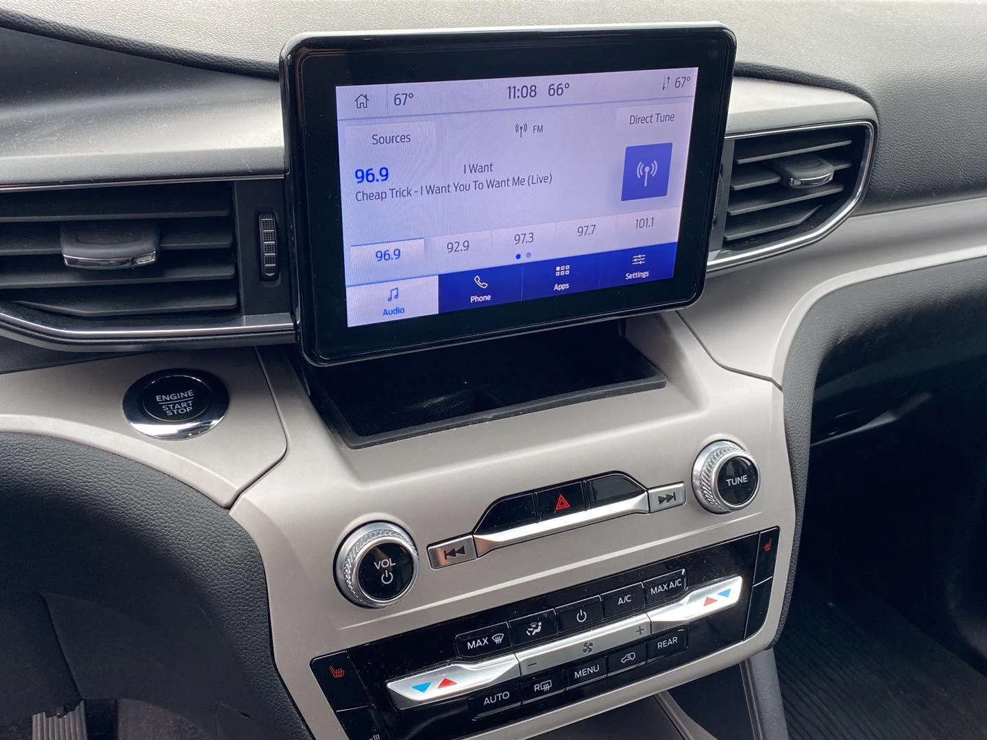 Used 2023 Iconic Silver Ford XLT image 4