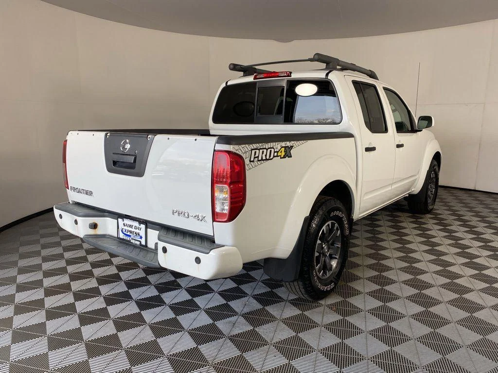 Used 2018 Glacier White Nissan PRO-4X image 7