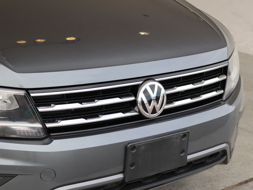 Used 2018 Gray Volkswagen 2.0T SEL image 58