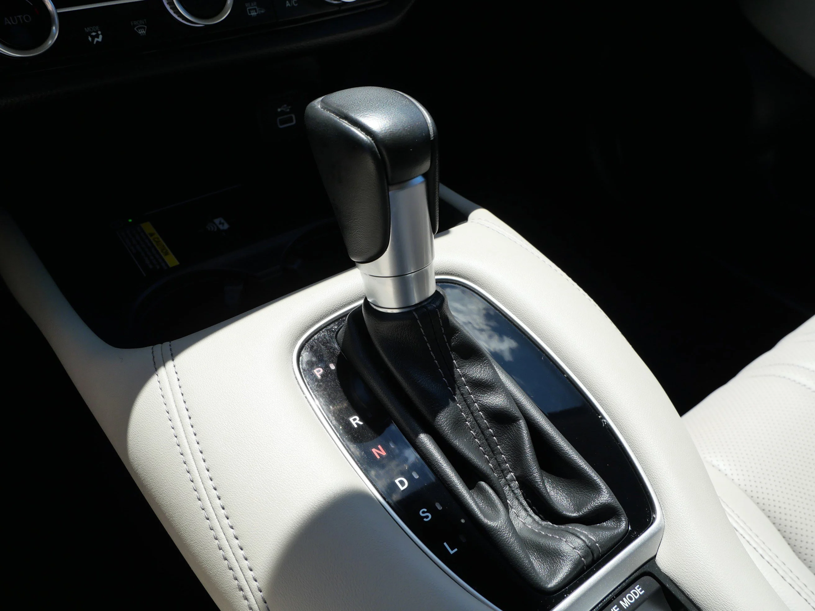 Used 2024 Platinum White Pearl Honda EX-L image 24