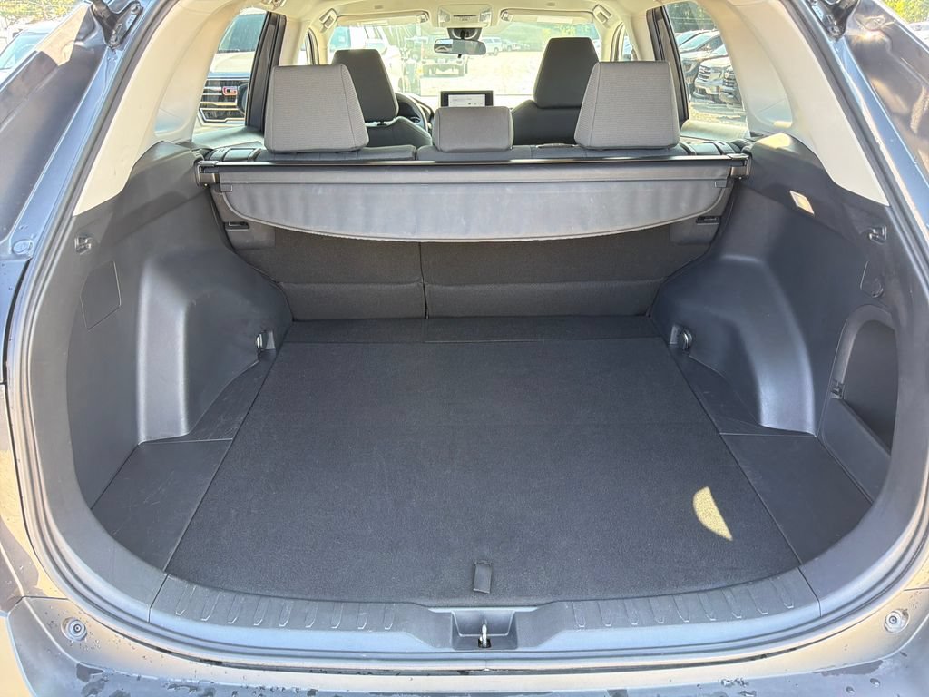 2025 Toyota RAV4 XLE - Photo 23