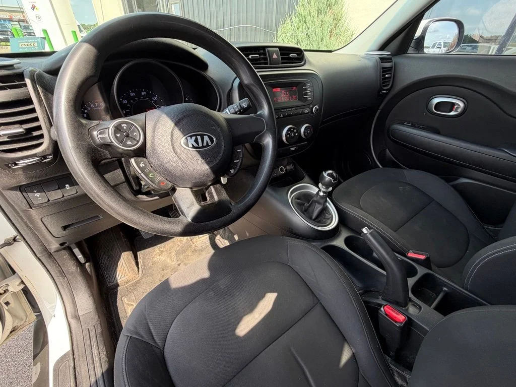 Used 2014 White Kia Base image 7