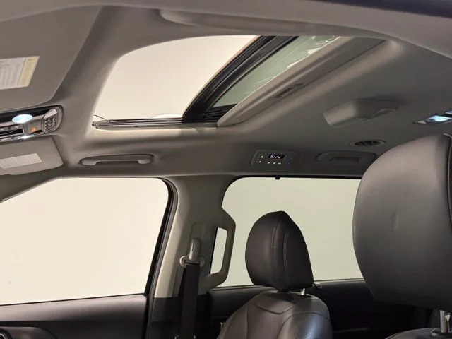 Used 2025  Kia SX image 33