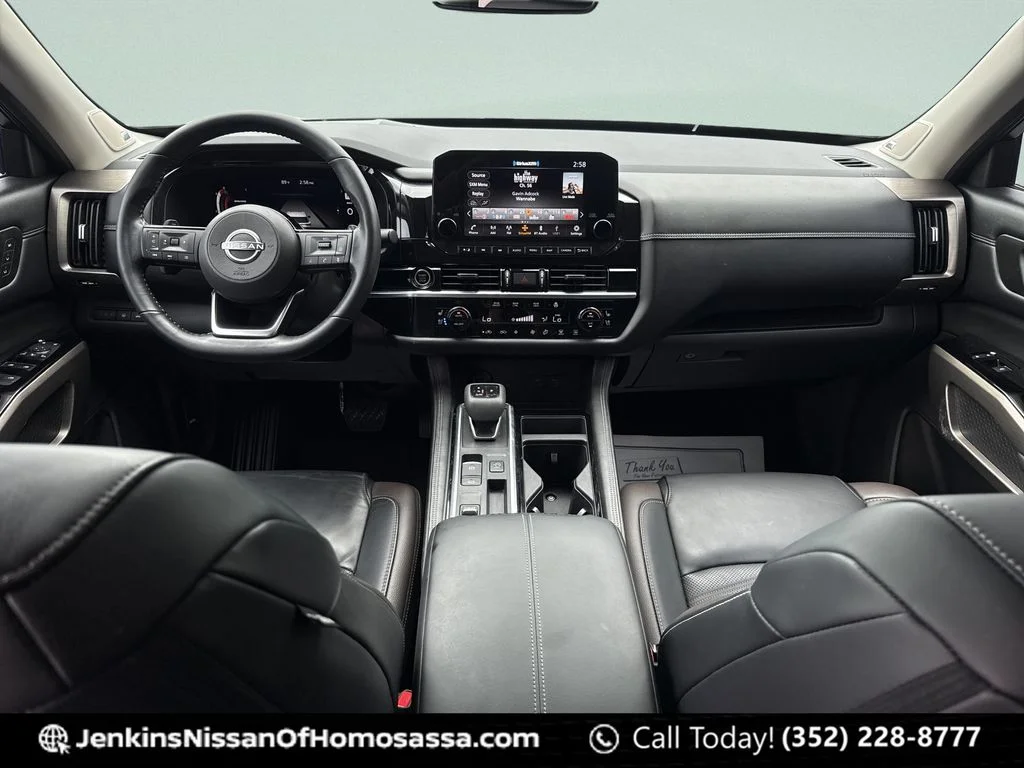Used 2023 White Nissan Platinum image 25
