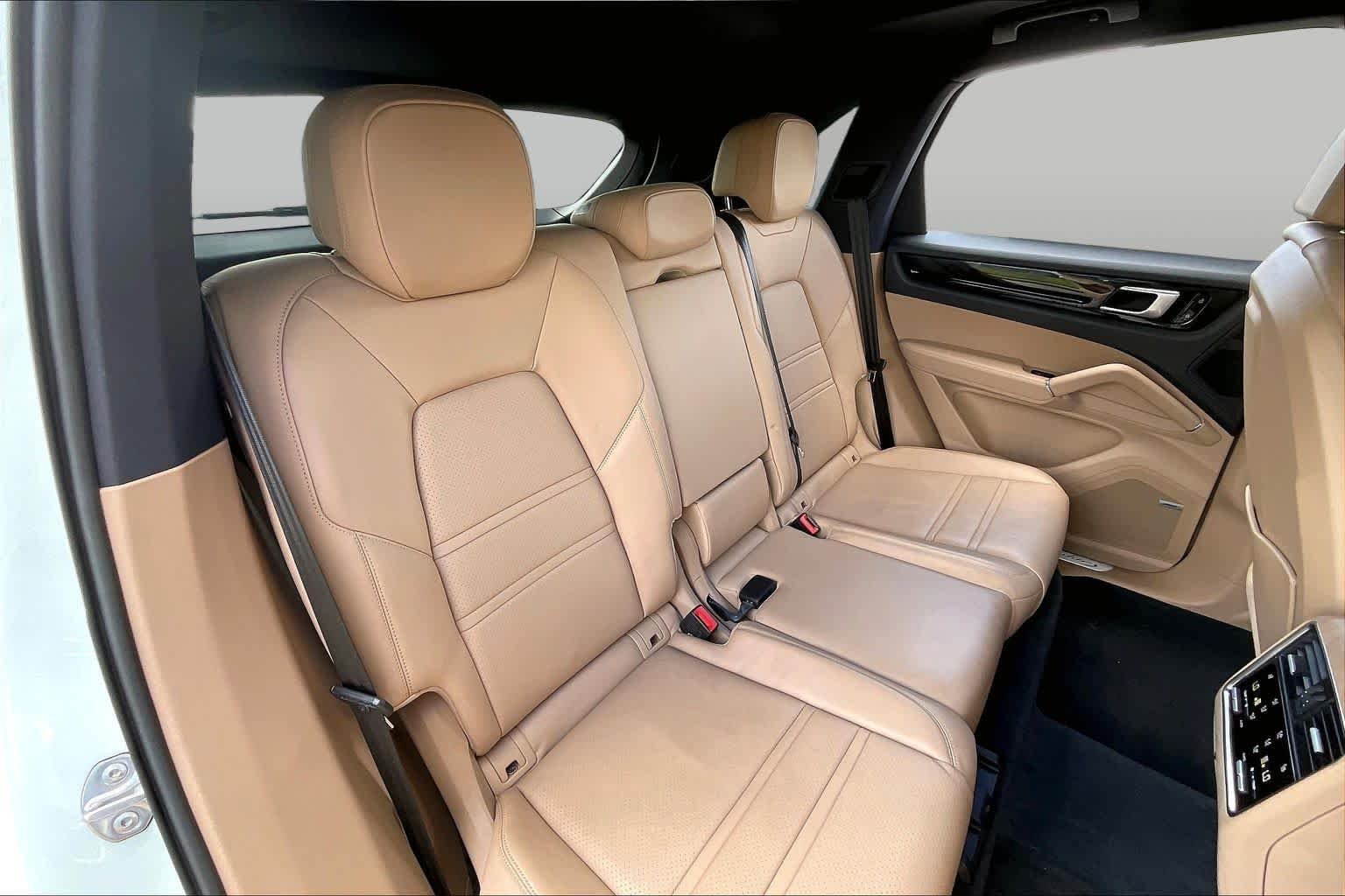 Used 2019 Carrara White Metallic Porsche  image 17