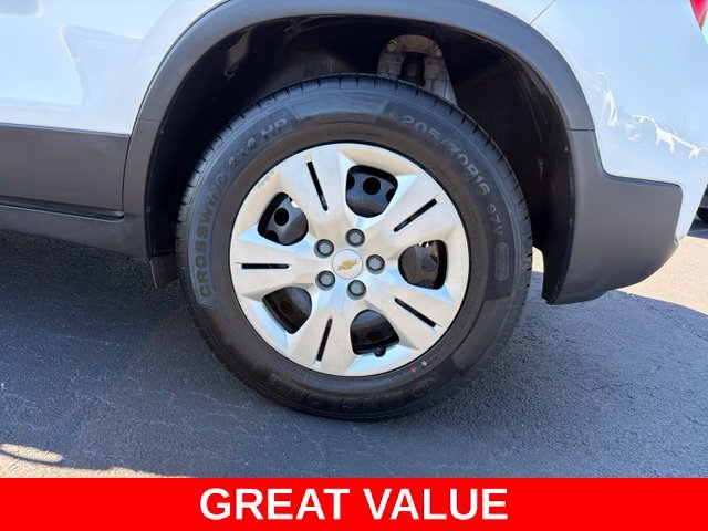 Used 2017 White Chevrolet LS image 10