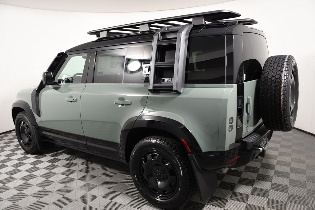 New 2026 Keswick Green Land Rover  image 3