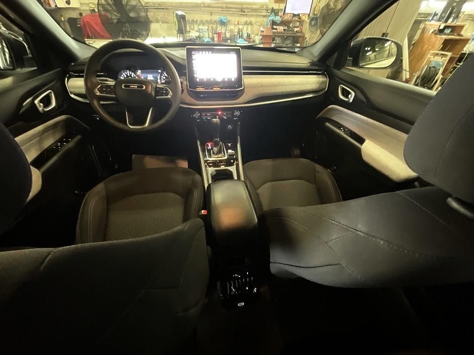 Used 2023 White Jeep Sport image 3