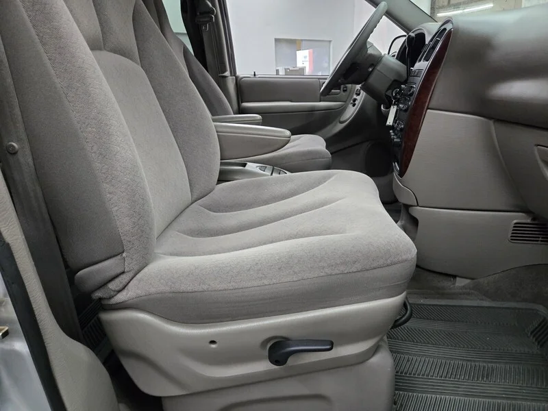 Used 2003 Silver Chrysler LX image 13
