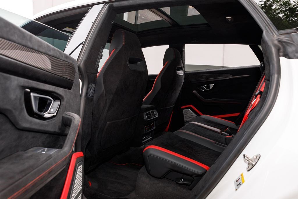 Used 2024 White Lamborghini Performante image 22