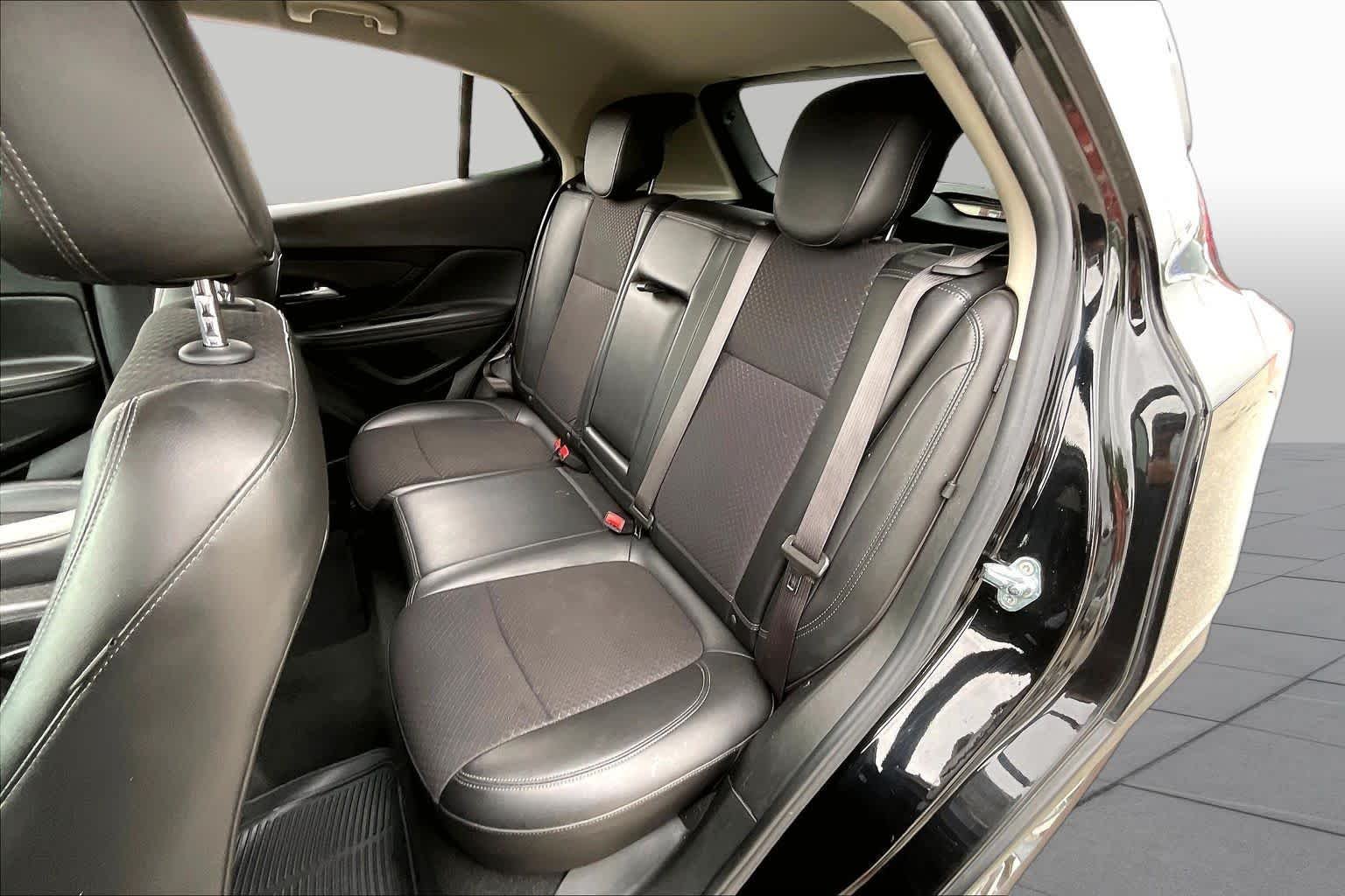 Used 2022 Ebony Twilight Metallic Buick Preferred image 18