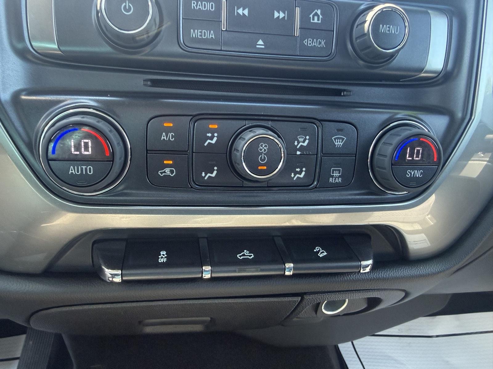 Used 2017 GRAPHITE METALLIC Chevrolet LT image 19