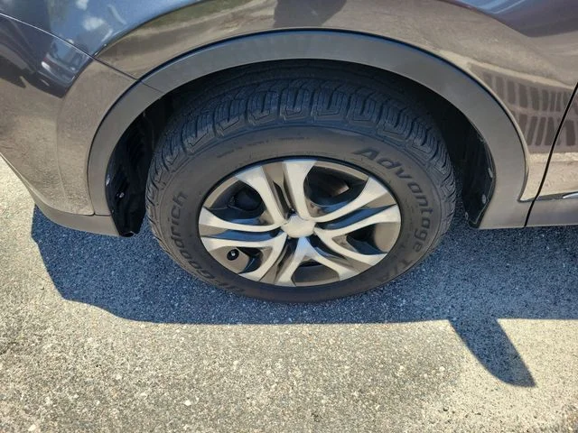 Used 2014 Gray Toyota LE image 6