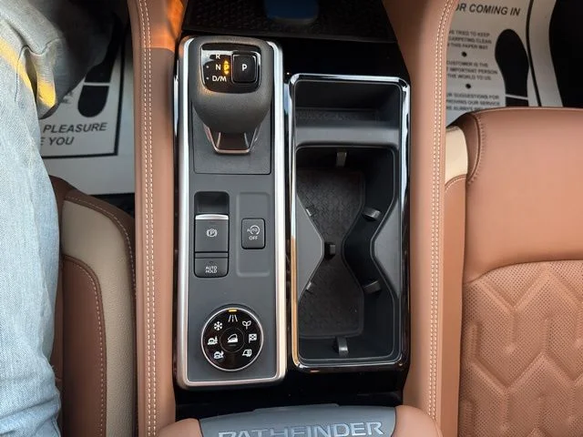 New 2026 Scarlet Ember Tintcoat / Super Black Two-tone Nissan Platinum image 19